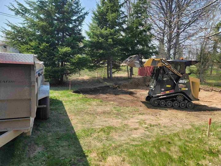 Engin d'excavation moderne pour excavation terrain Lac Saint-Jean