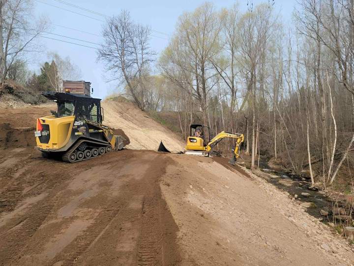 Engins pour travaux de terrassement terrain Lac Saint-Jean