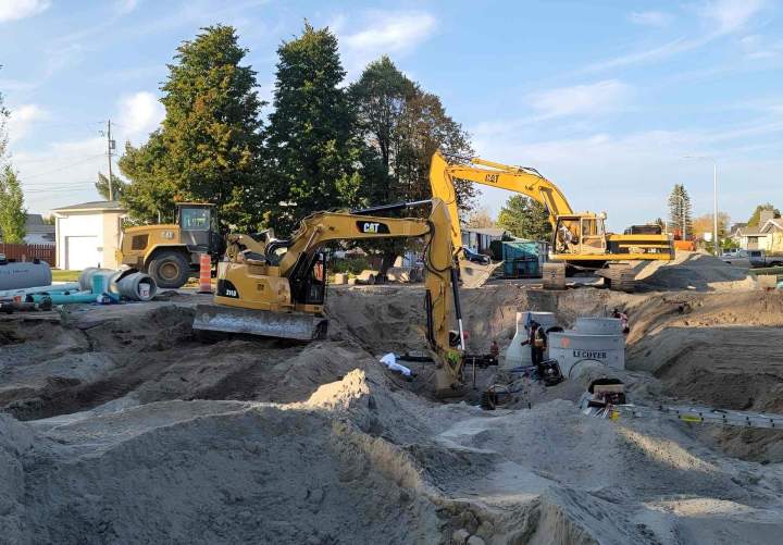 Utilisation d'engins performants pour travaux d'excavation Lac Saint-Jean 