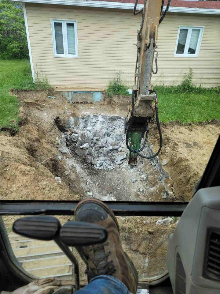 Engin d'excavation pour chantier résidentiel Lac Saint-Jean